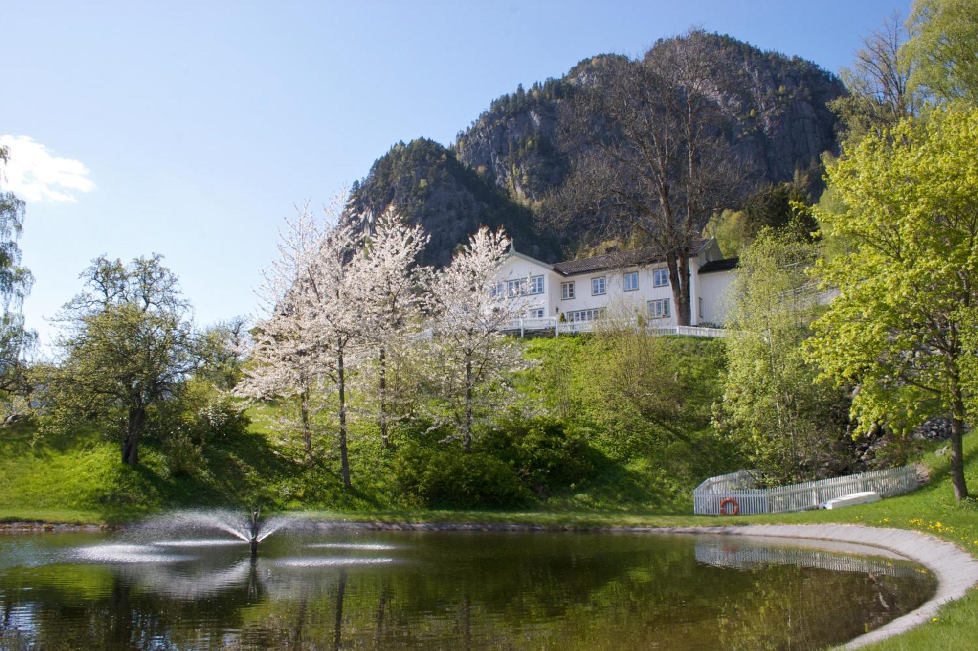 Nutheim Gjestgiveri Hotel Flatdal Exterior photo