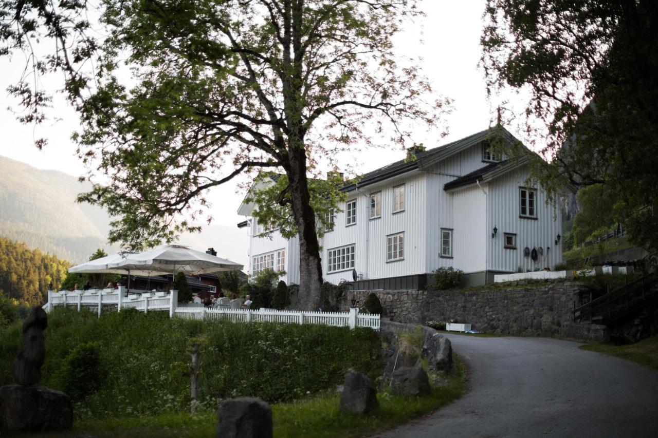 Nutheim Gjestgiveri Flatdal Exterior photo